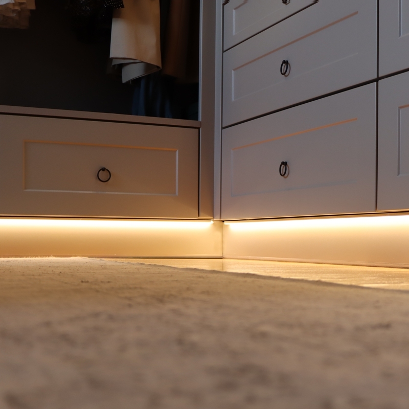 Soklový LED profil SOKL-LIGHT, stříbrný + mléčný difuzor, 2m